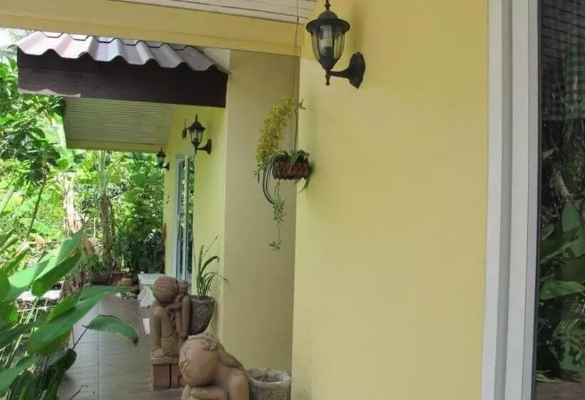 هتل Baan Suan Phidchamika