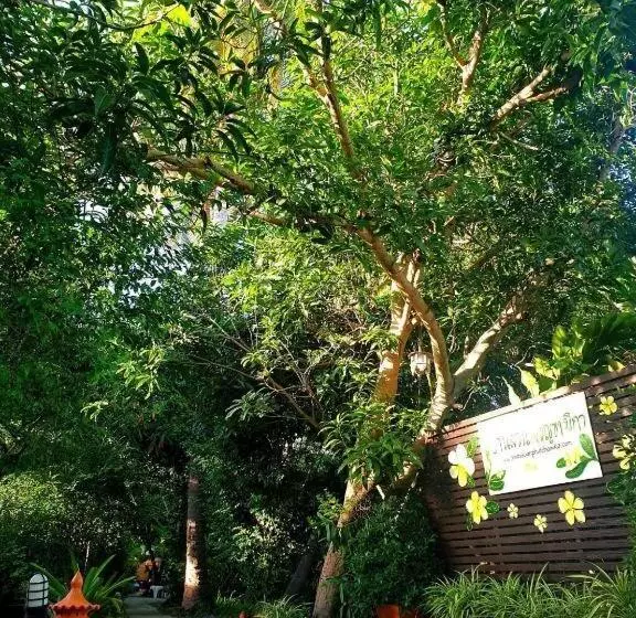 هتل Baan Suan Phidchamika