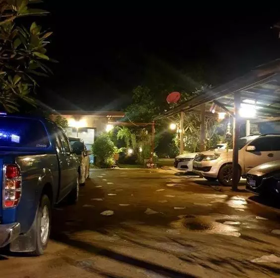 هتل Baan Suan Phidchamika