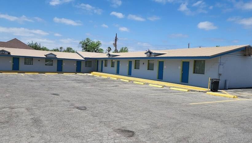 Отель Carrizo Executive Inn