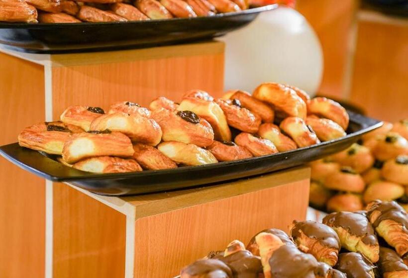 Отель Emaar Grand