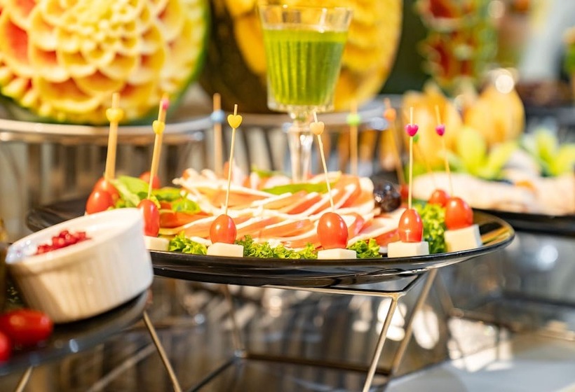 Отель Emaar Grand