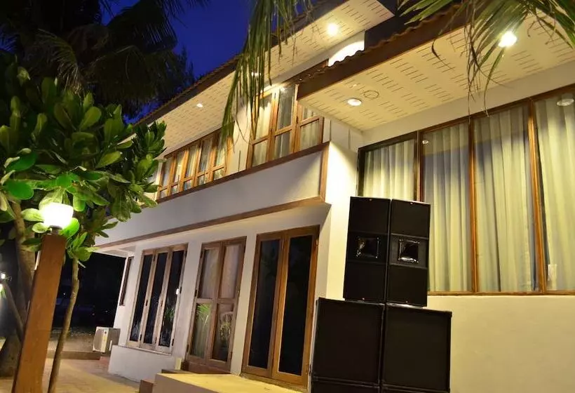 Hotelli Maldives Beach Resort