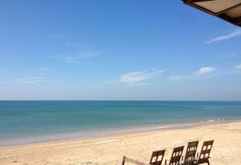 Otel Maldives Beach Resort