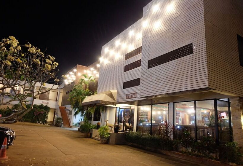 Otel Maldives Beach Resort