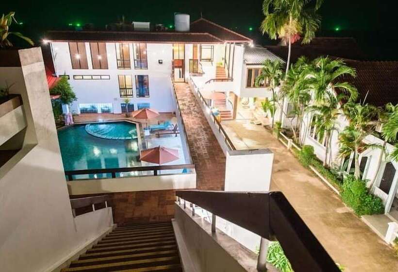 Otel Maldives Beach Resort