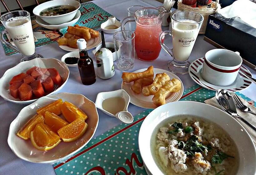 호텔 The Brown House