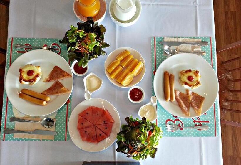 호텔 The Brown House