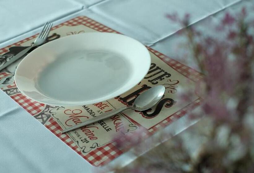 호텔 The Brown House