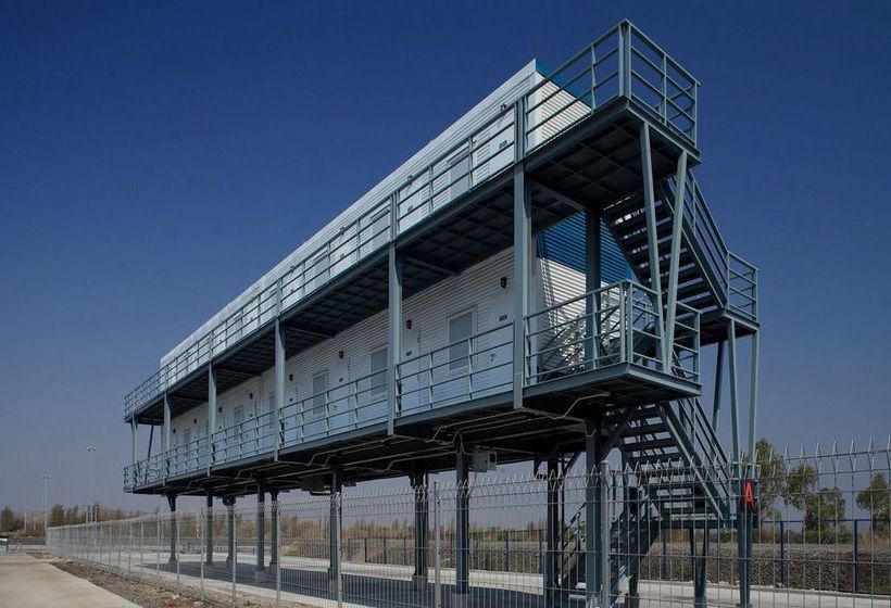 Отель Bric Box  Buriram