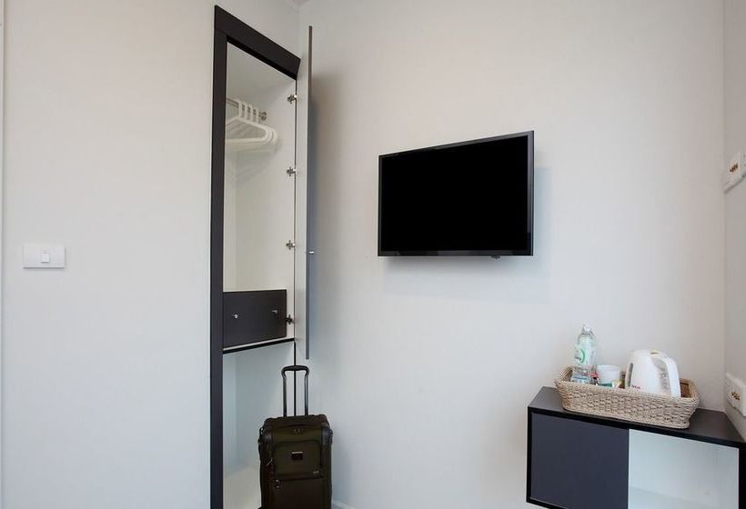 Отель Bric Box  Buriram