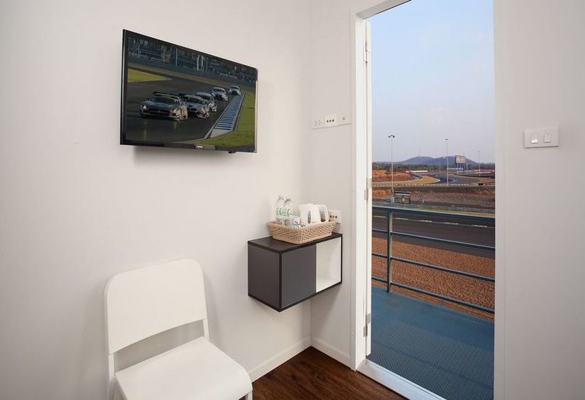 Отель Bric Box  Buriram