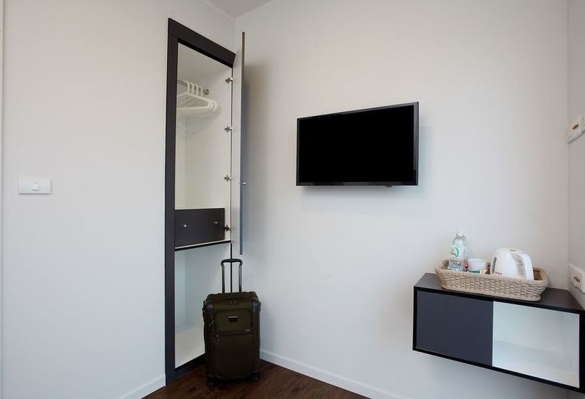 Отель Bric Box  Buriram