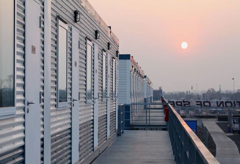 Отель Bric Box  Buriram