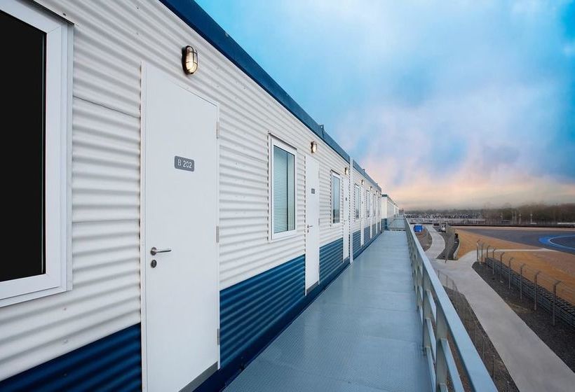 Отель Bric Box  Buriram