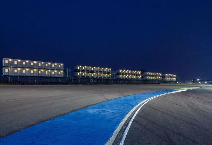 هتل Bric Box Buriram
