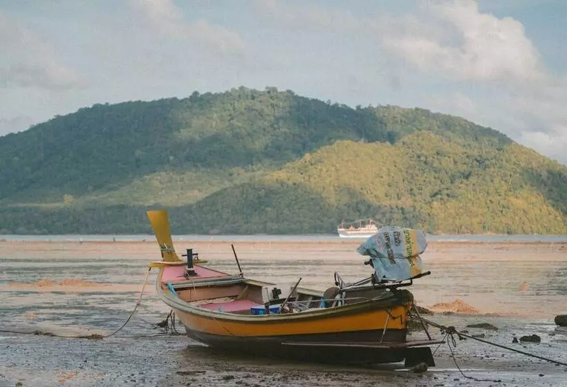 ホテル Adang Island Resort