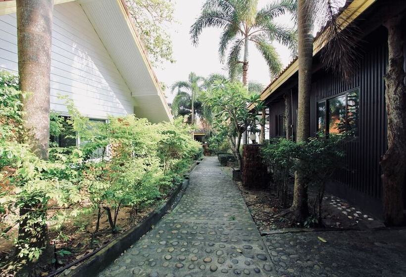 Hotelli Adang Island Resort