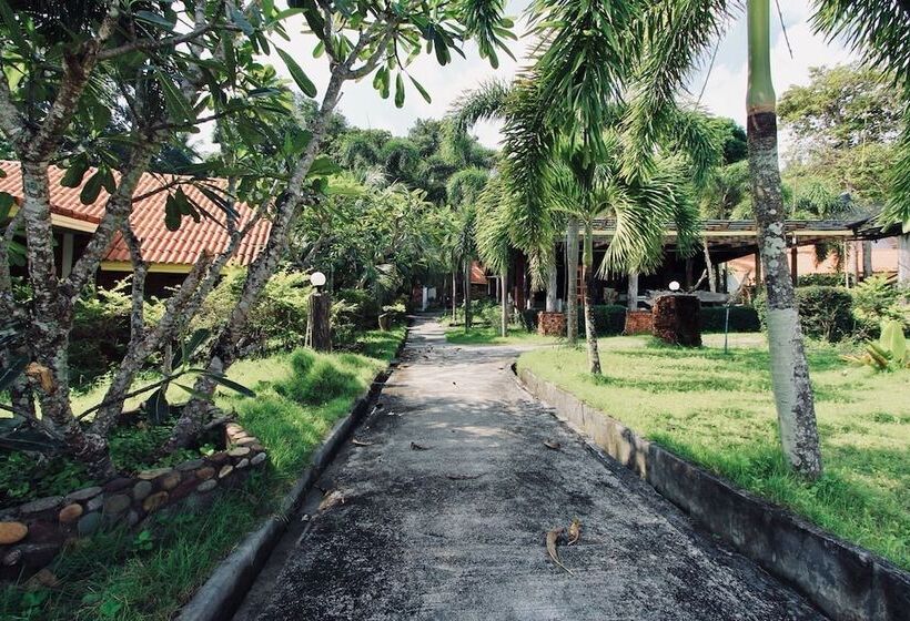 Hotelli Adang Island Resort