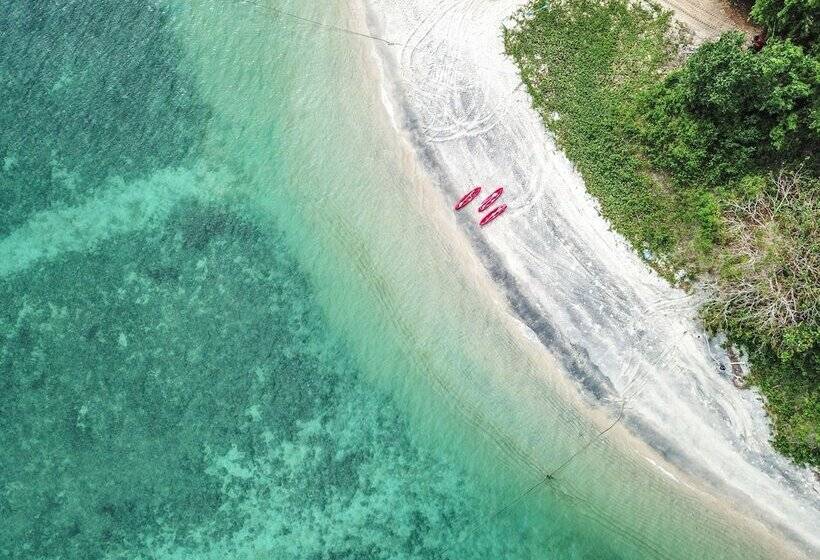 Hotelli Adang Island Resort