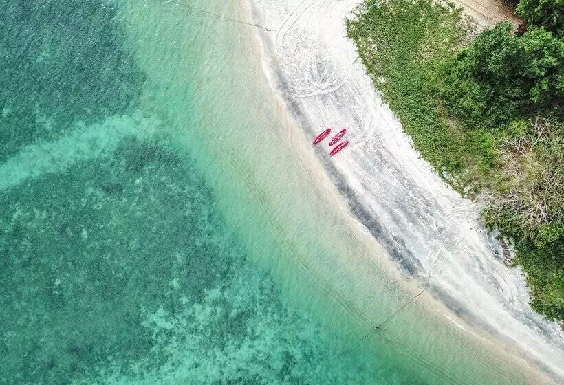 ホテル Adang Island Resort