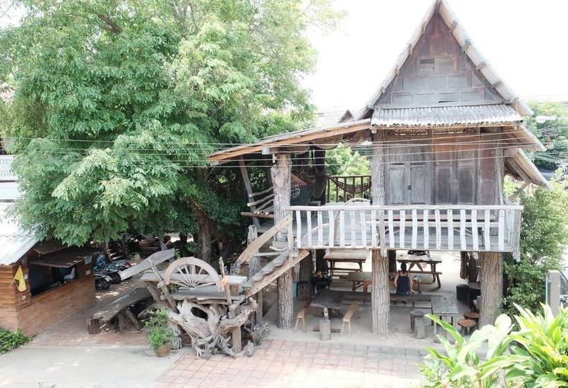 Отель Baan Eve Guesthouse