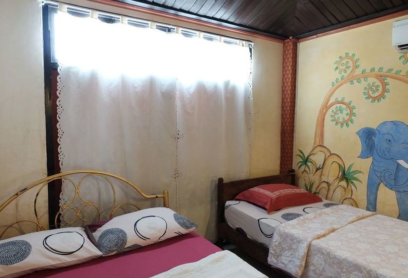 Отель Baan Eve Guesthouse