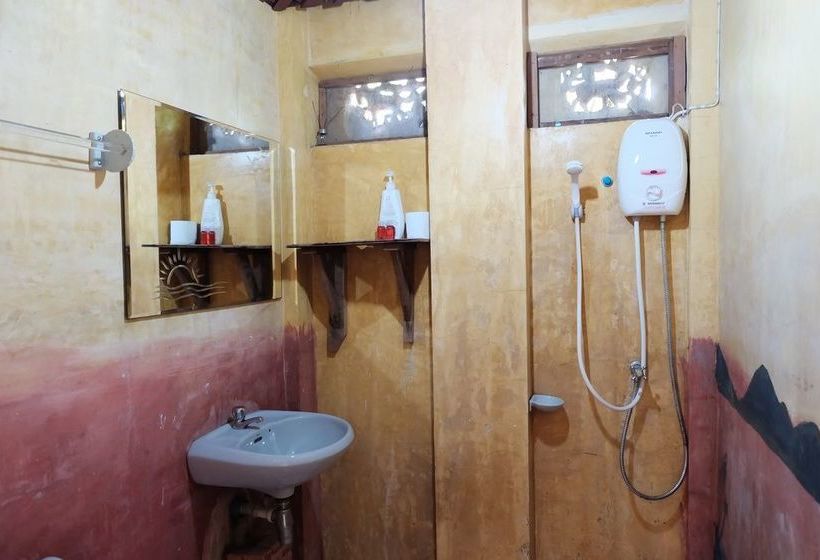 Отель Baan Eve Guesthouse