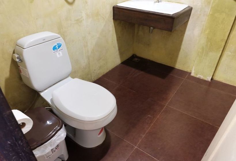 Отель Baan Eve Guesthouse