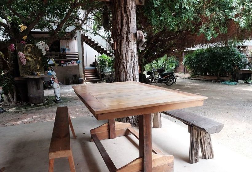 Отель Baan Eve Guesthouse