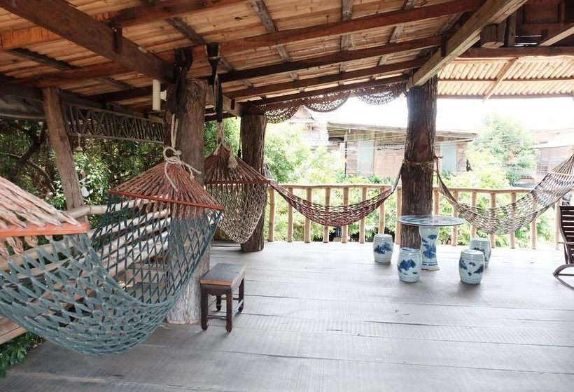 Отель Baan Eve Guesthouse