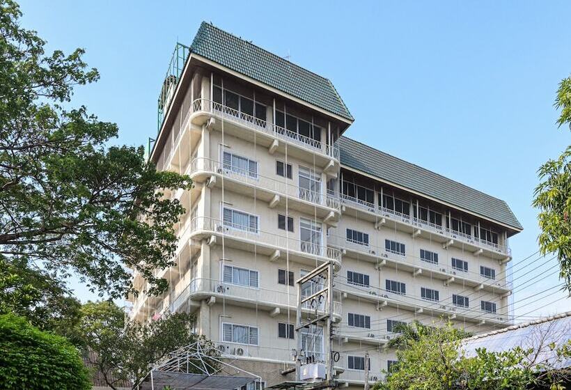 בית מלון כפרי Rattana Park