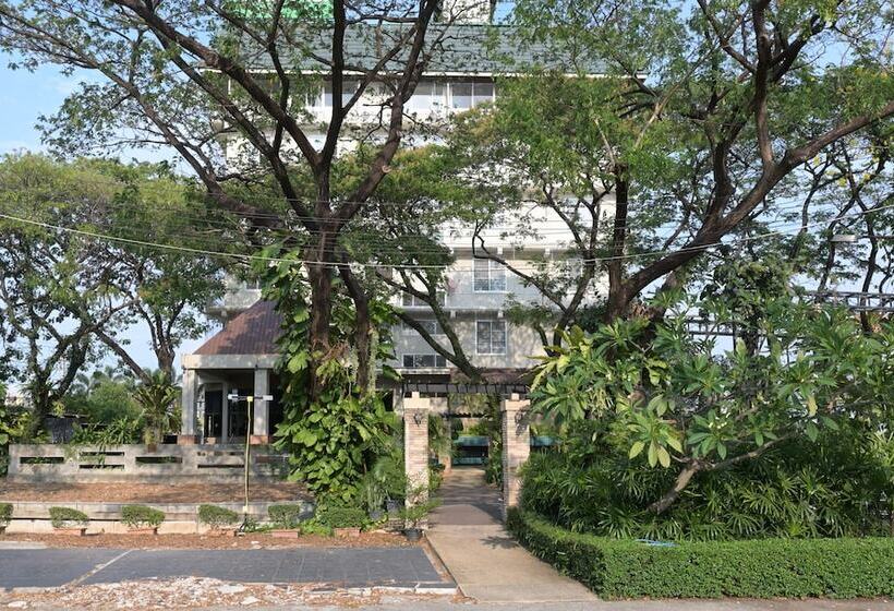 בית מלון כפרי Rattana Park