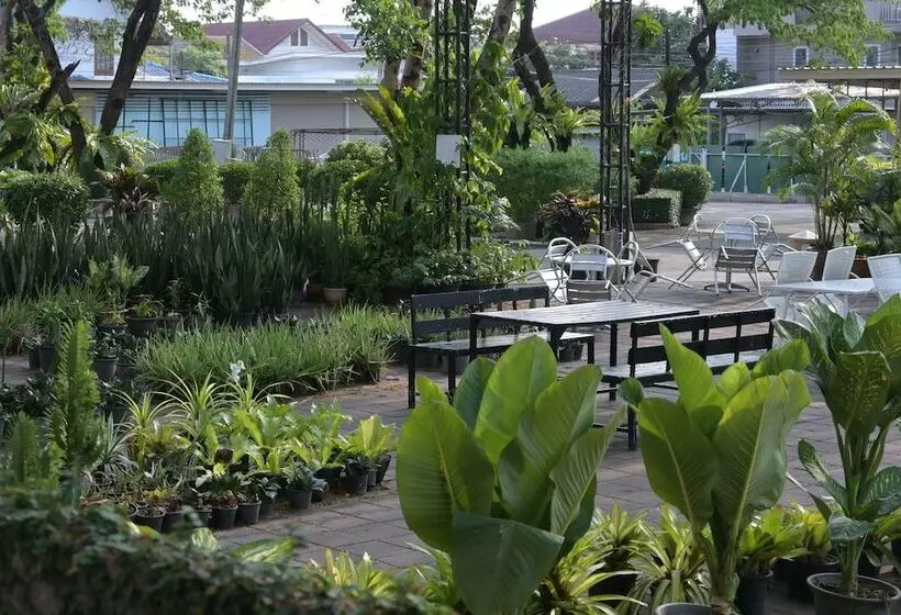 هتل Rattana Park