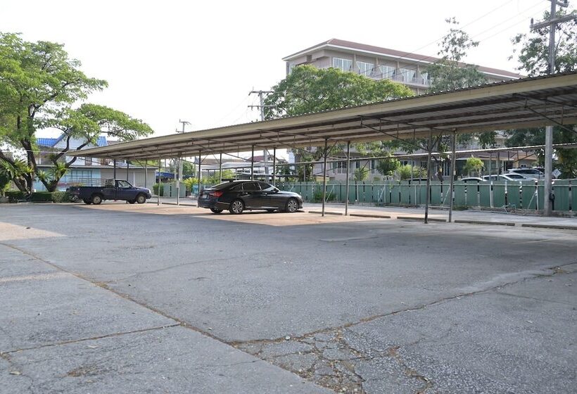 בית מלון כפרי Rattana Park