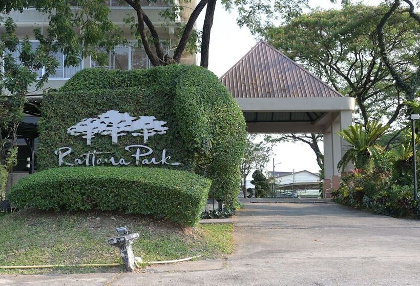 בית מלון כפרי Rattana Park