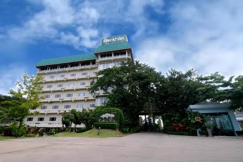 هتل Rattana Park