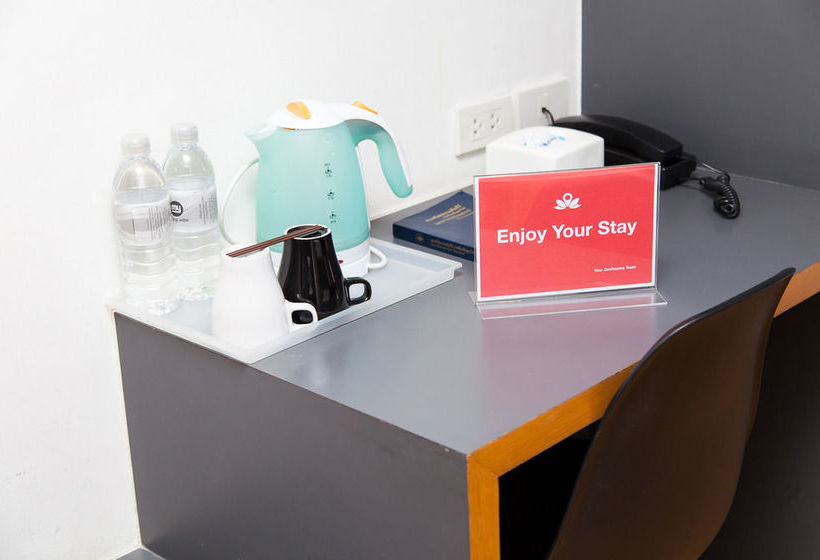 ホテル Zen Rooms Ladprao Soi 23