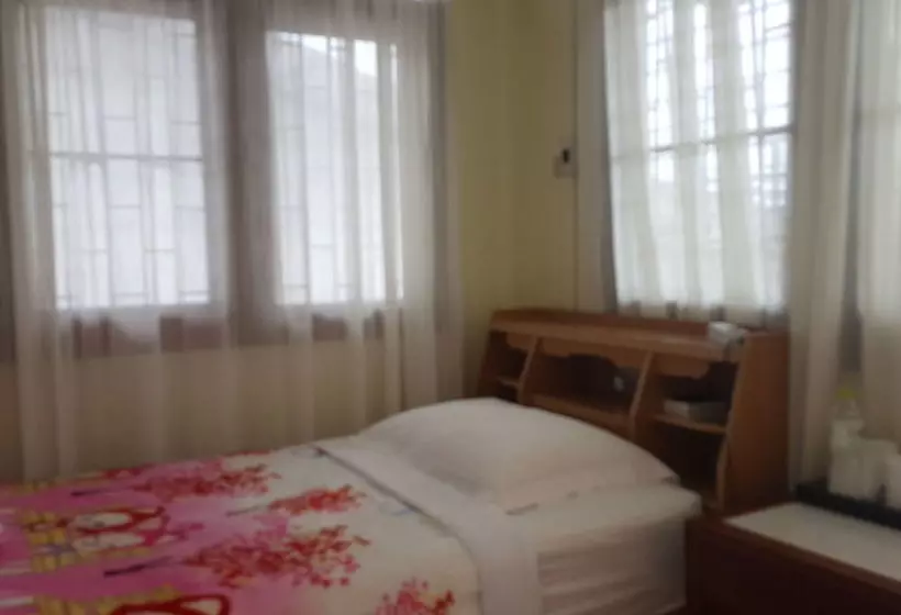 پانسیون Emmanuel Guesthouse