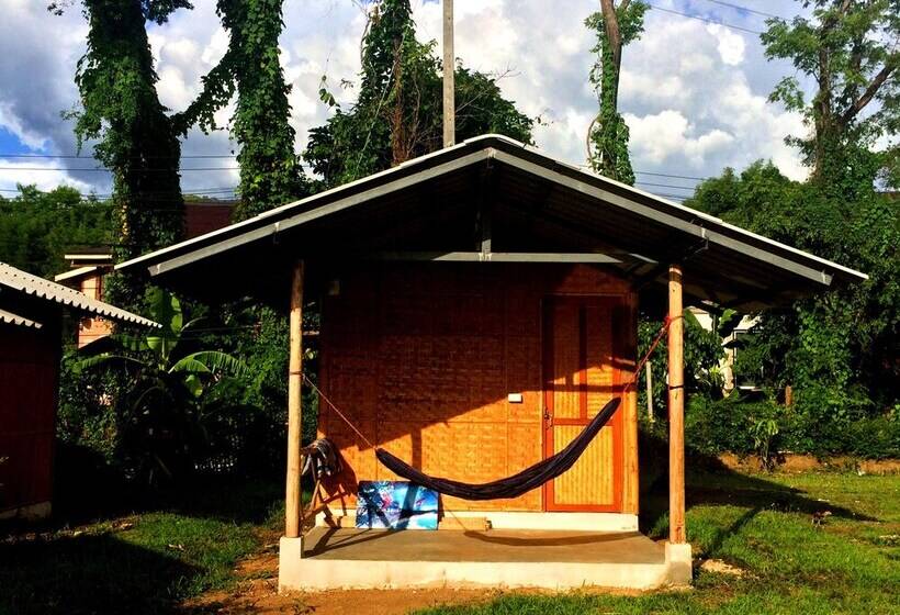 膳宿费 Sleepy Hut Pai