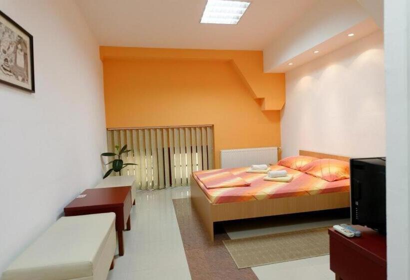 Hostel Paparazzo & Apartmens