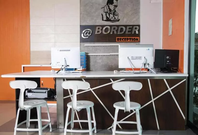 هتل At Border