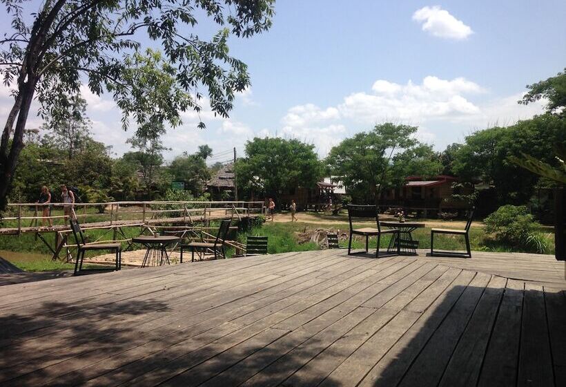 استراحتگاه Pai River Corner