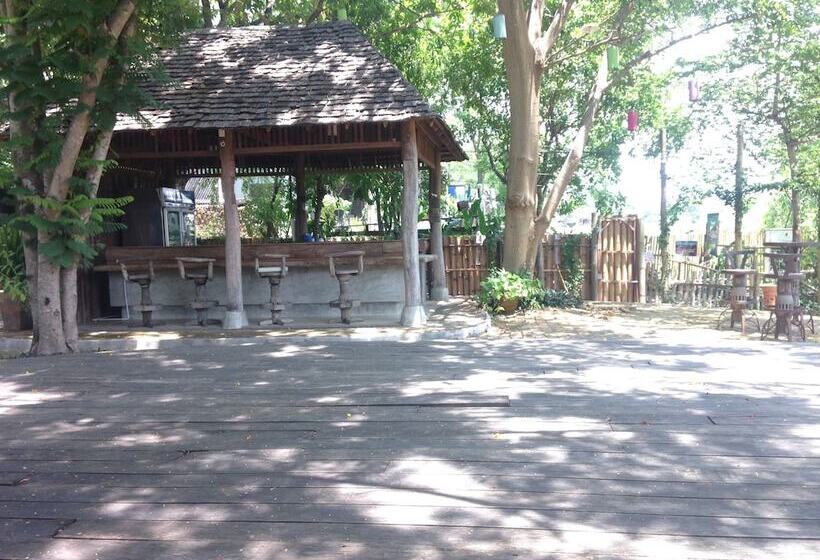 استراحتگاه Pai River Corner