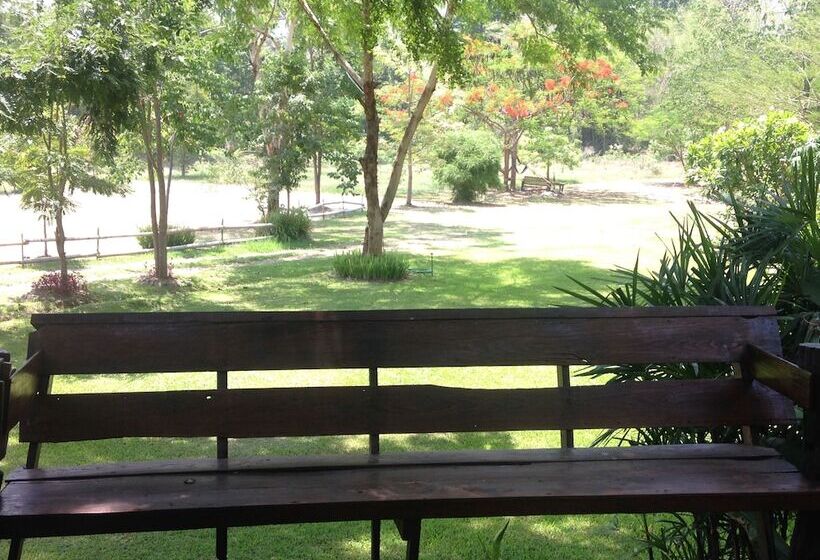 استراحتگاه Pai River Corner