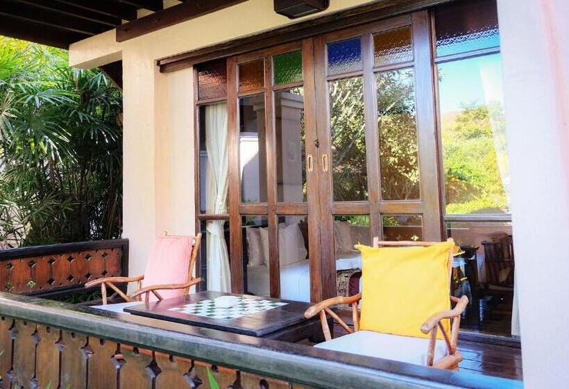 استراحتگاه Pai River Corner