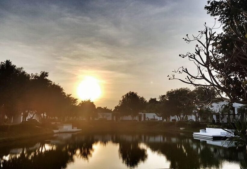 منتجع The Vista Pool Villa