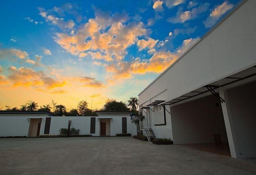 منتجع The Vista Pool Villa