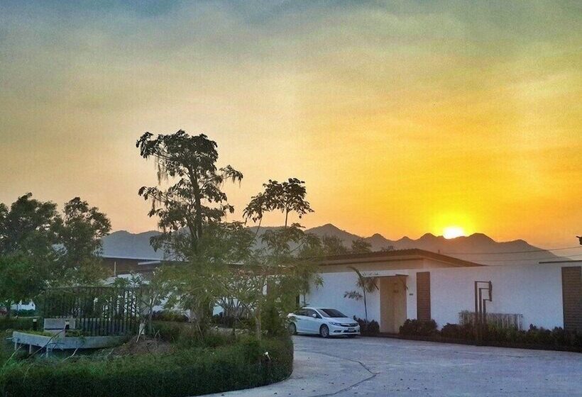 منتجع The Vista Pool Villa