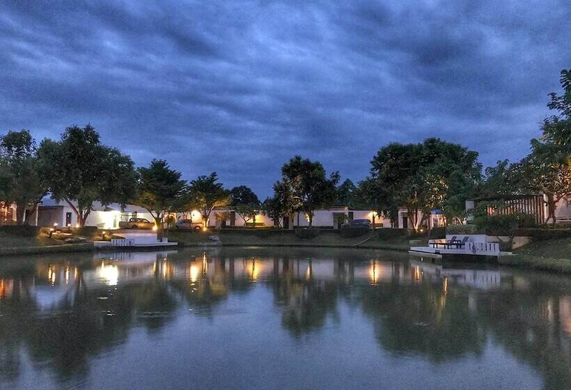 منتجع The Vista Pool Villa